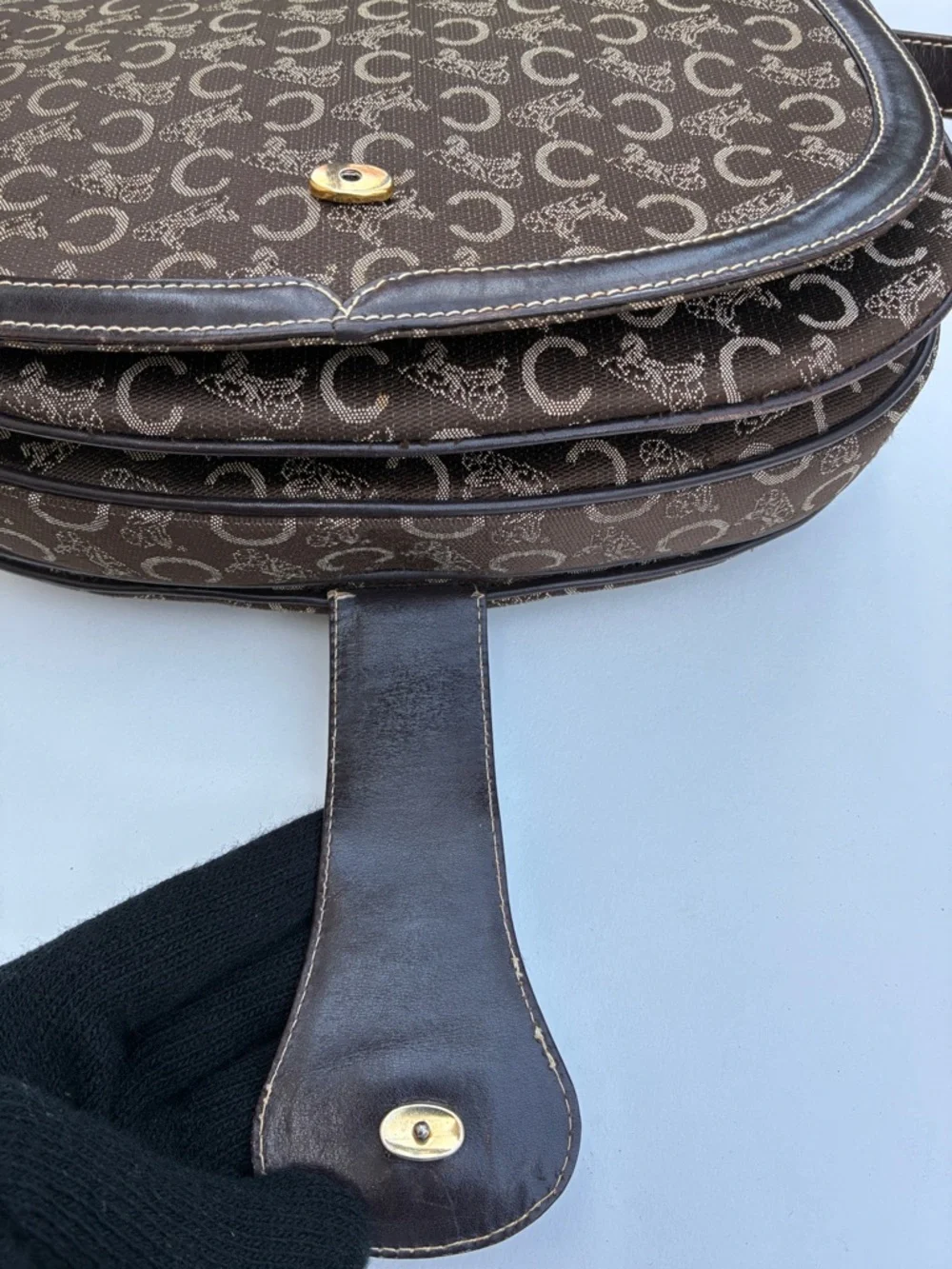 Pre-loveAuthentic Celine Vintage Brown Handbag – Timeless Chic Style - Picture 12 of 16